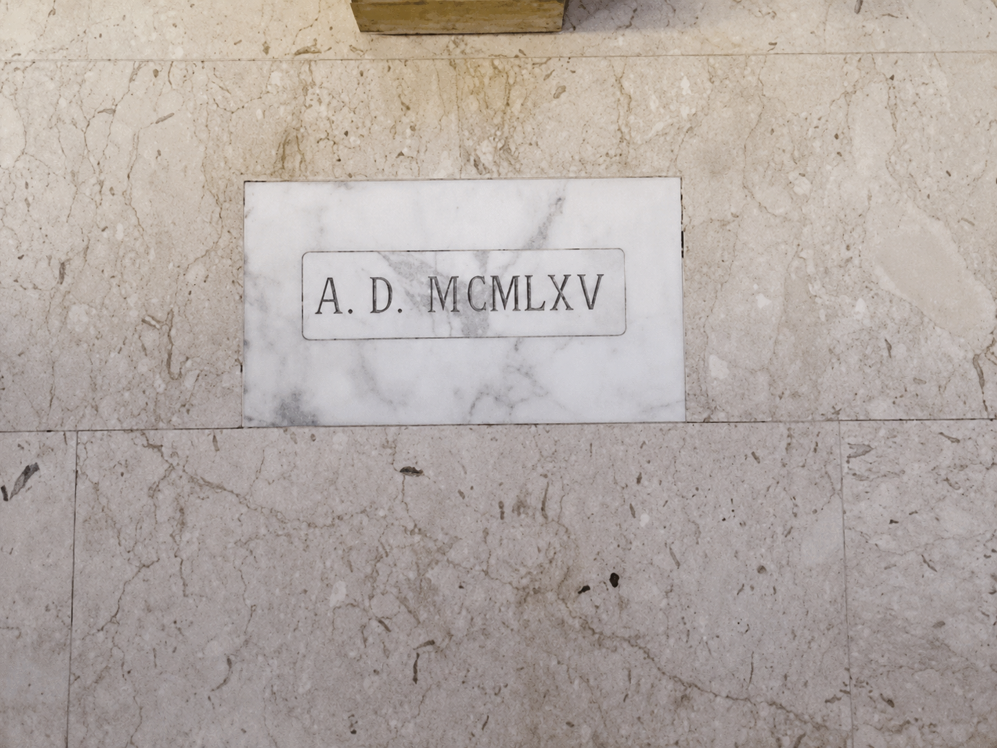 Targa A.D. MCMLXV nel Santuario del Cascinone